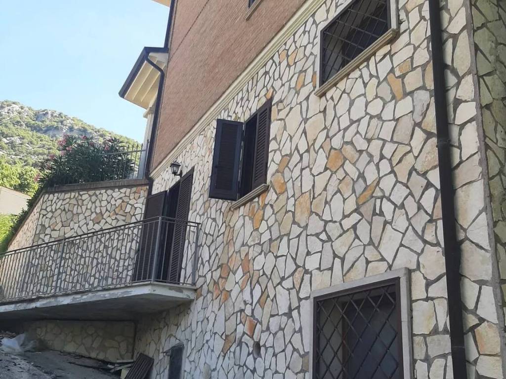 Villa a Castellafiume in Via Napoli S.N.C. - Foto 3