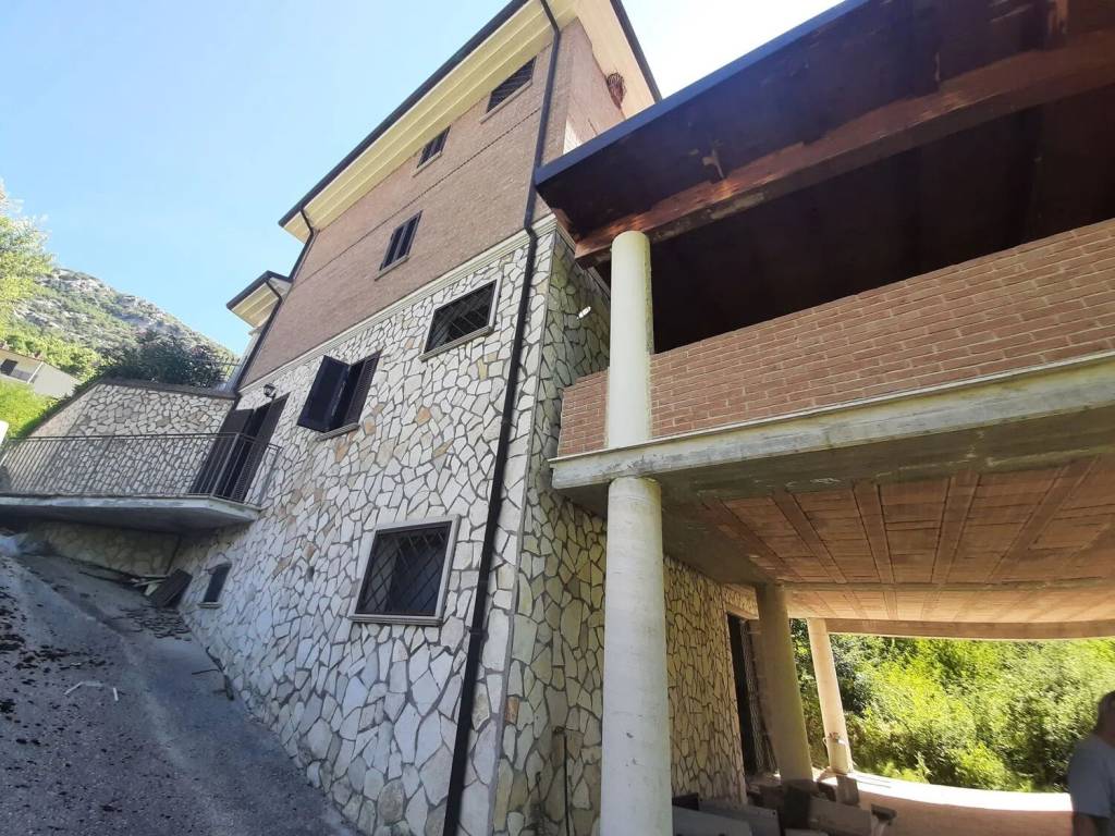 Villa a Castellafiume in Via Napoli S.N.C. - Foto 4