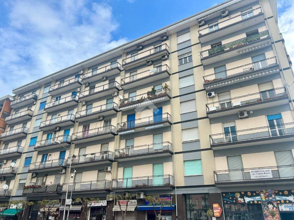 Appartamento a Cosenza in Viale Delle Medaglie DꞌOro, 142 - Foto 2