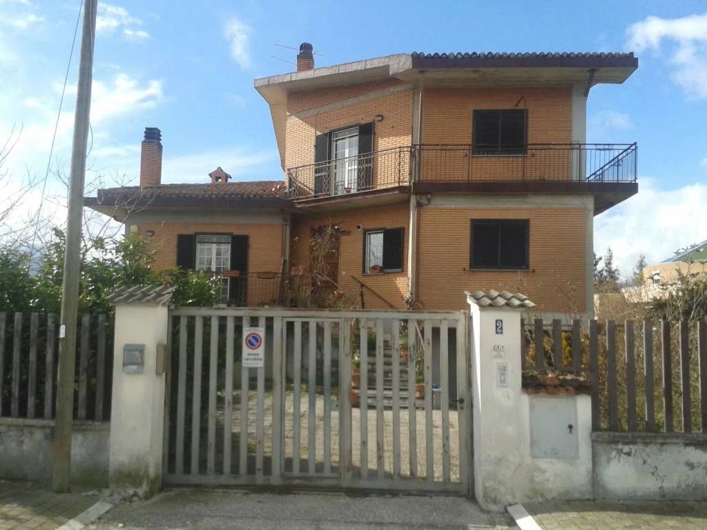 Villa a Scurcola marsicana in Via Vicenne Dei Santi S.N.C. - Foto 3