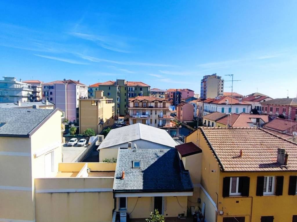Appartamento a Albenga in Via Vittorio Veneto, 28 - Foto 2