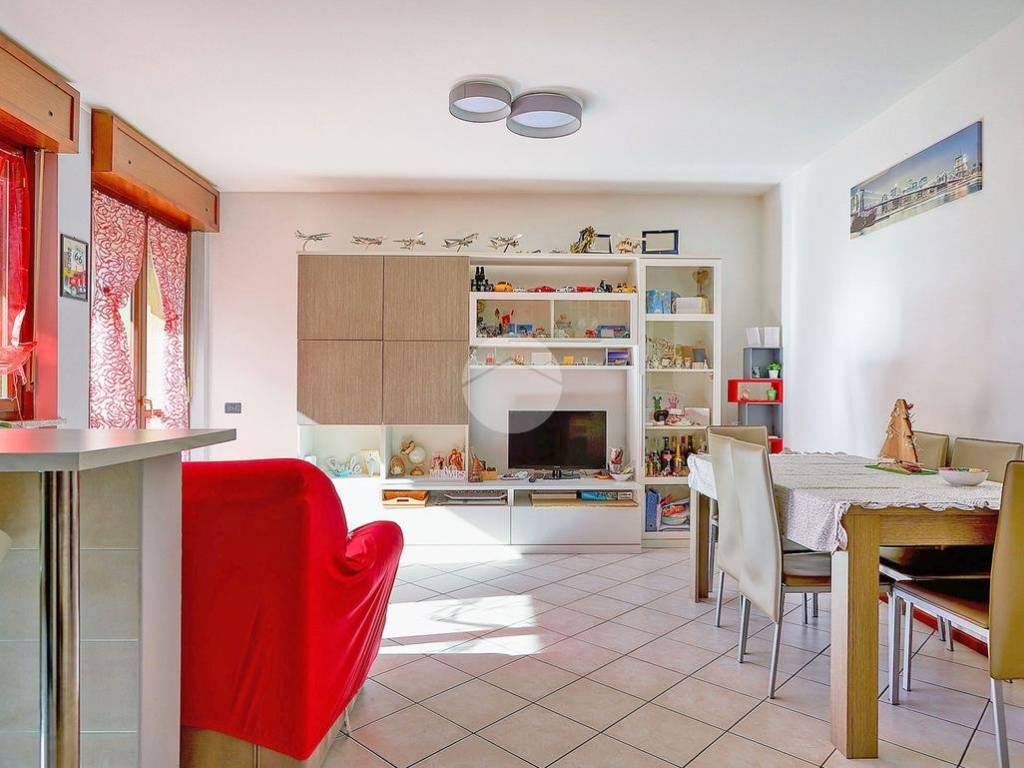 Appartamento a Gallarate in Via Olona, 19 - Foto 2