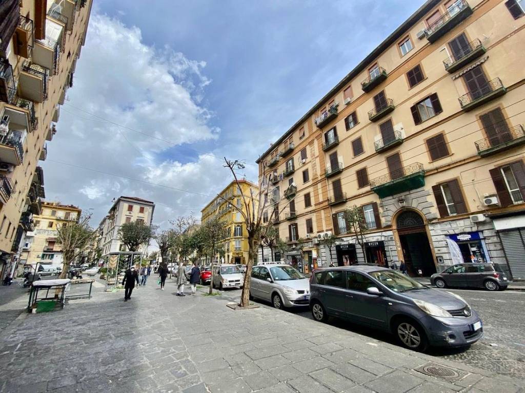Appartamento a Napoli in Via Sant' Antonio Abate, 113 - Foto 2
