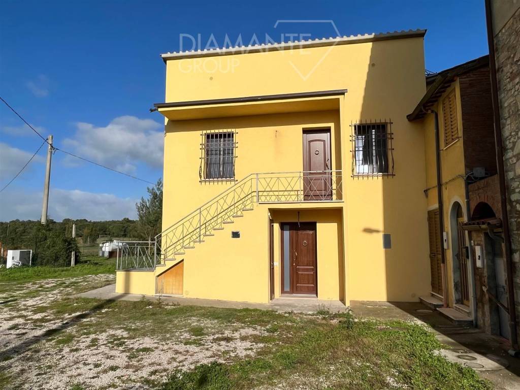 Casa indipendente a Castiglione del lago in Castiglione del Lago - Foto 2