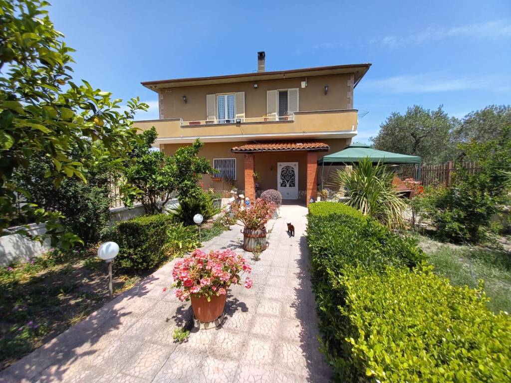Villa a Cerignola in Strada Statale 16 - Foto 2