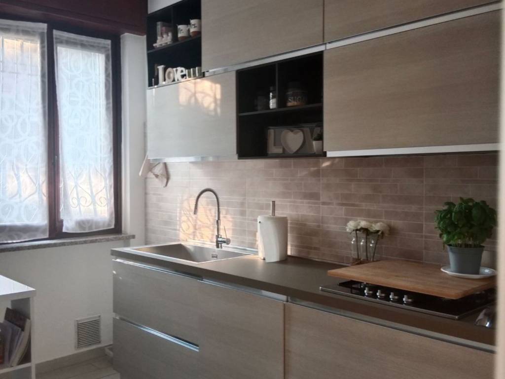 Appartamento a Biandronno in Via Vittorio Veneto - Foto 2