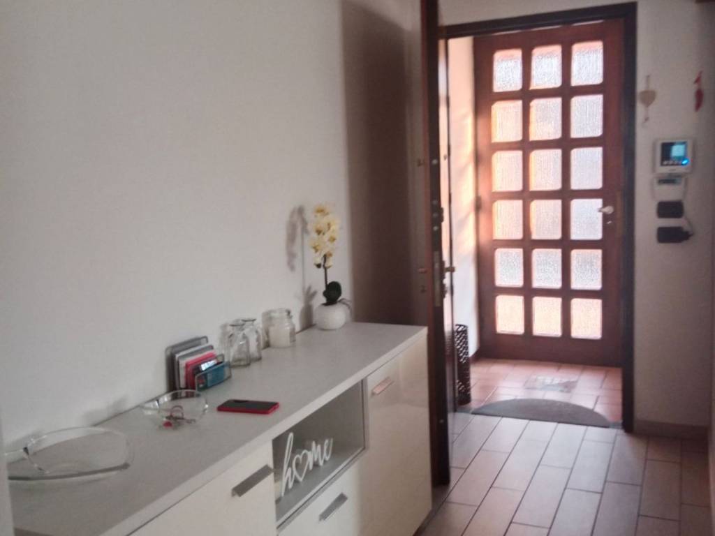 Appartamento a Biandronno in Via Vittorio Veneto - Foto 3
