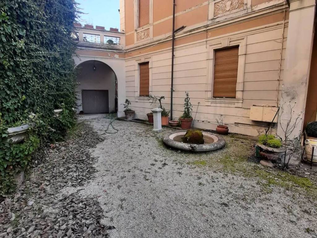Villa a Avezzano in Piazza Della Repubblica S.N.C. - Foto 2
