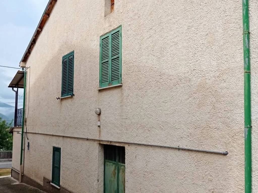 Villa a Gioia dei marsi in Via Gualtrone S.N.C. - Foto 3