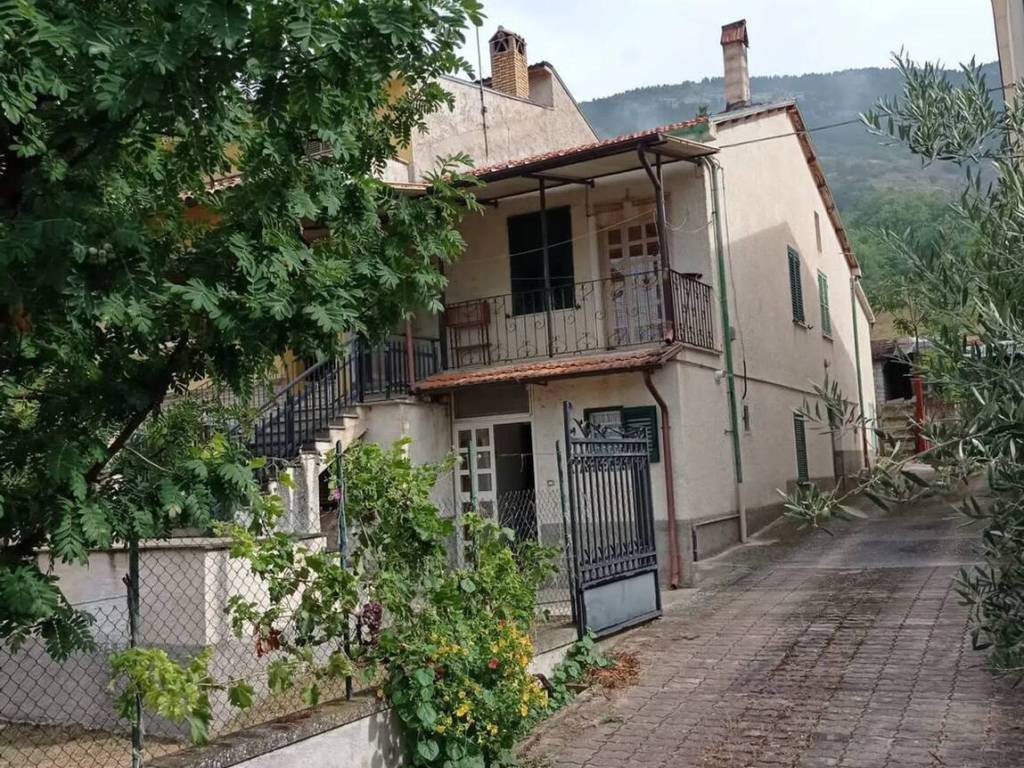Villa a Gioia dei marsi in Via Gualtrone S.N.C. - Foto 4