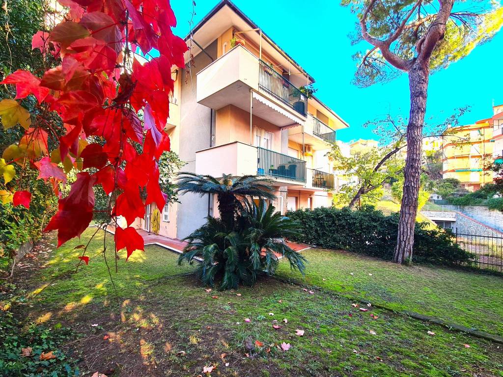 Appartamento a Varazze in Via Michelangelo Corosu, 47 - Foto 2