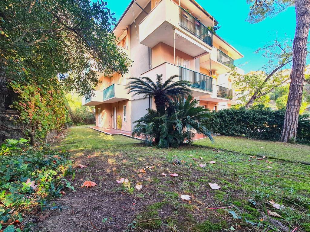 Appartamento a Varazze in Via Michelangelo Corosu, 47 - Foto 5