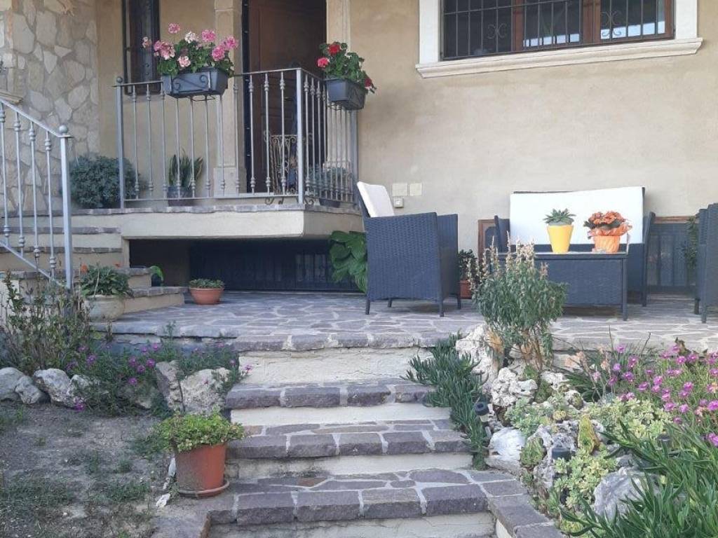 Villa a Avezzano in Via Da Monte S.N.C. - Foto 2