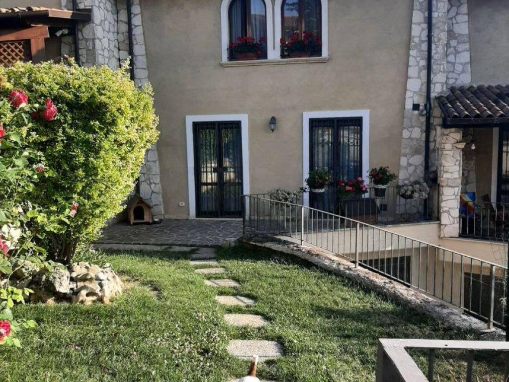Villa a Avezzano in Via Da Monte S.N.C. - Foto 4