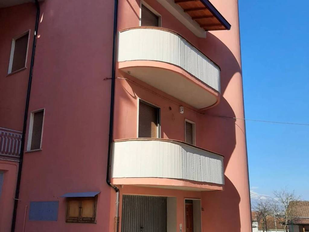 Villa a Luco dei marsi in Via Bachelet S.N.C. - Foto 2