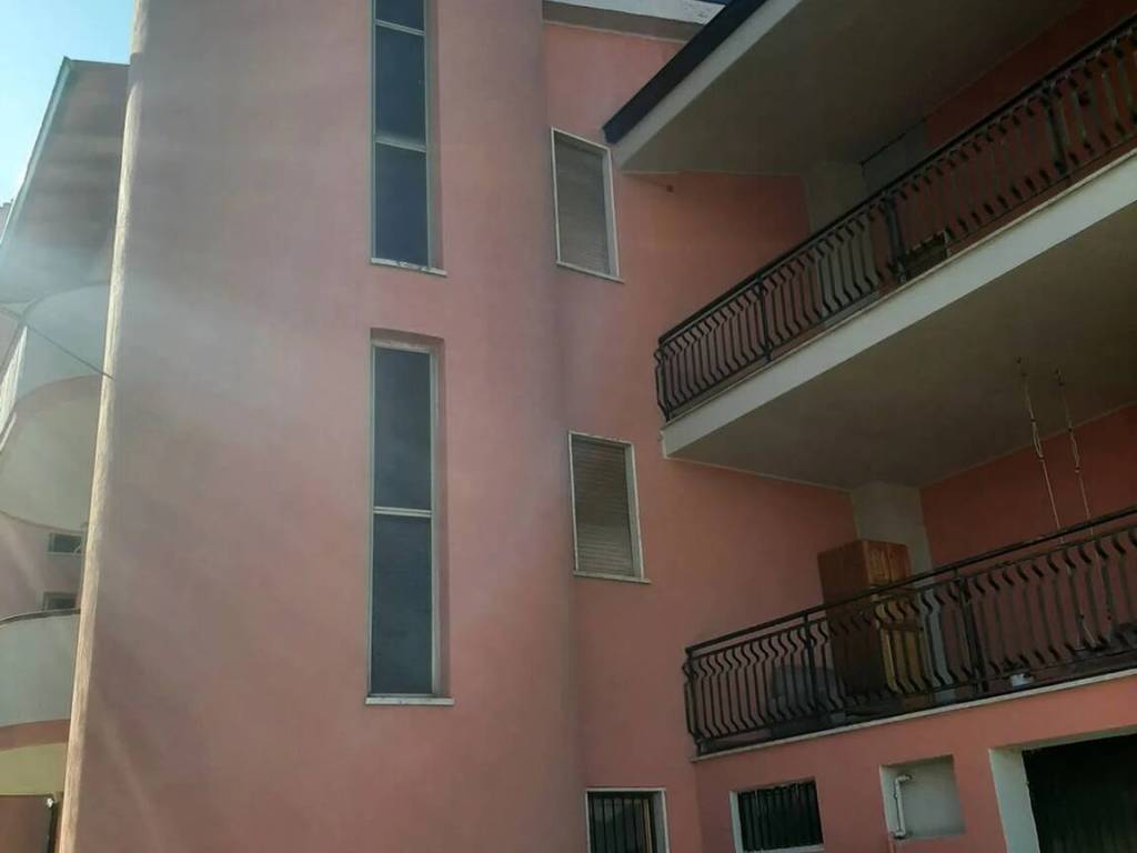 Villa a Luco dei marsi in Via Bachelet S.N.C. - Foto 3