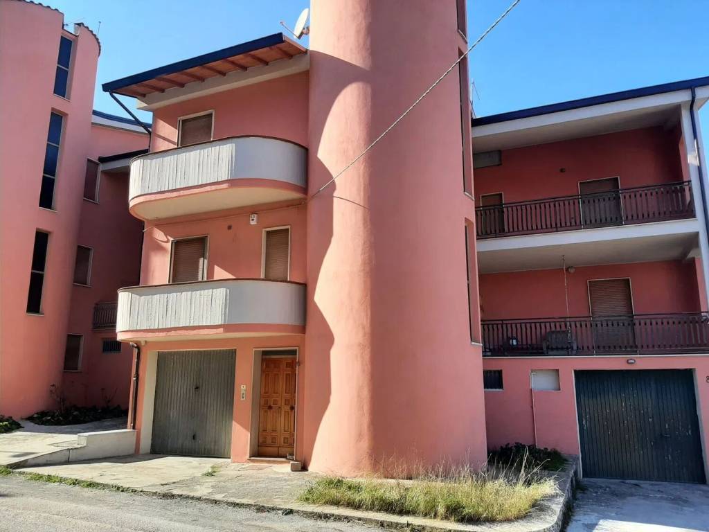 Villa a Luco dei marsi in Via Bachelet S.N.C. - Foto 4