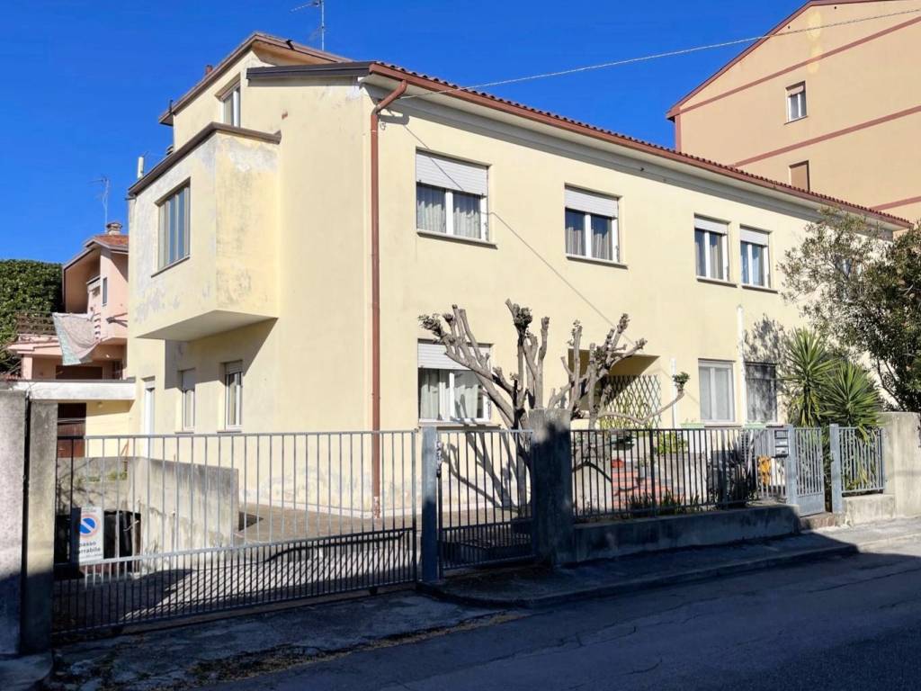 Palazzo / stabile a Monfalcone in Via dei Canziani, 11 - Foto 2