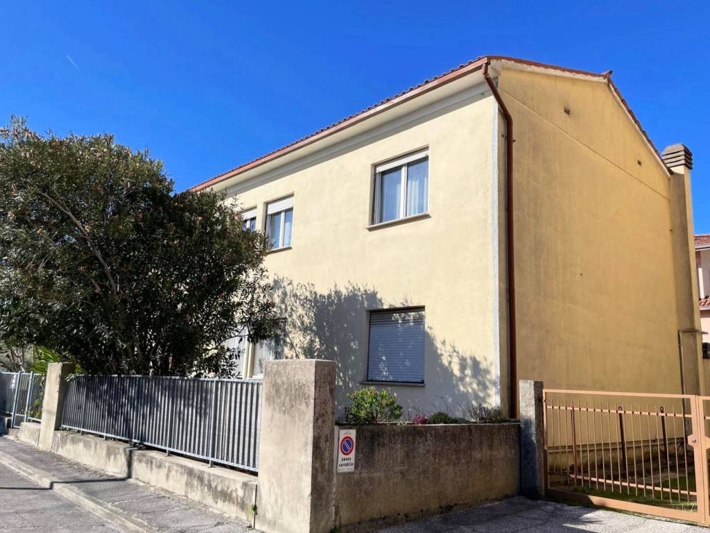 Palazzo / stabile a Monfalcone in Via dei Canziani, 11 - Foto 3