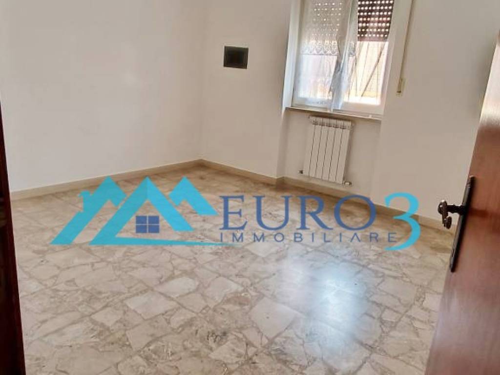 Appartamento a Roccafluvione in Via Pietro Nenni - Foto 4