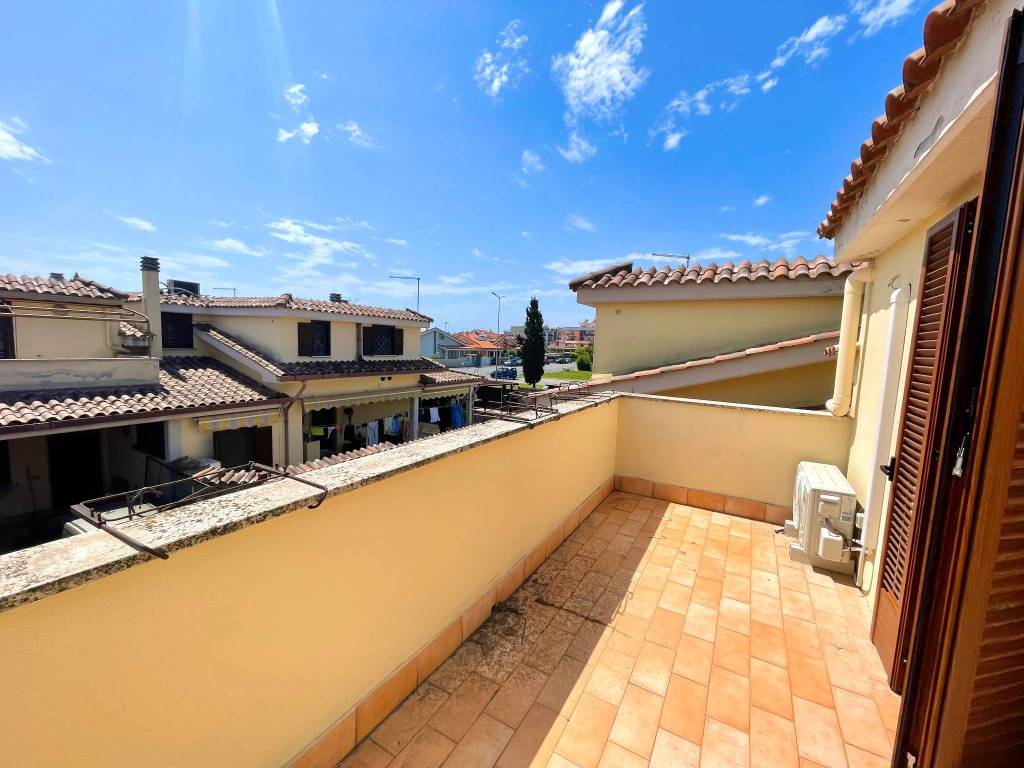 Villa a Ladispoli in Viale Mediterraneo - Foto 1