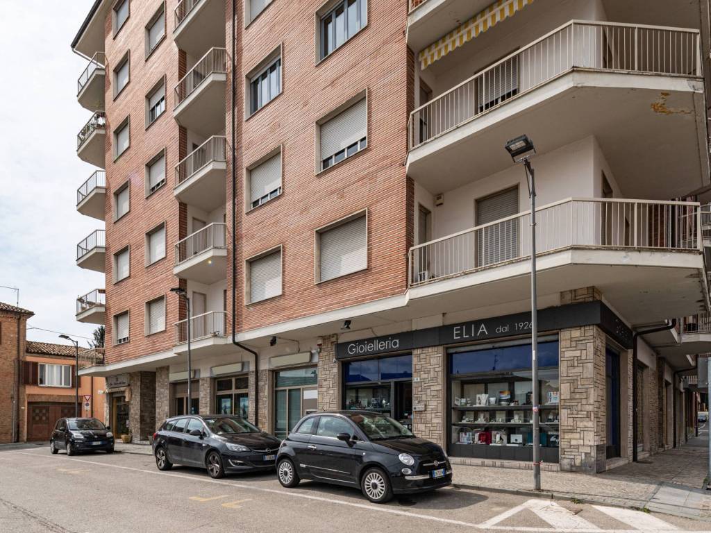 Immobile a Castagnole delle lanze in Piazza San Bartolomeo 8 - Foto 2
