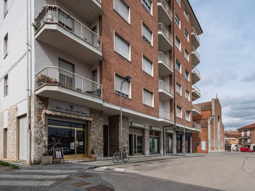 Immobile a Castagnole delle lanze in Piazza San Bartolomeo 8 - Foto 4