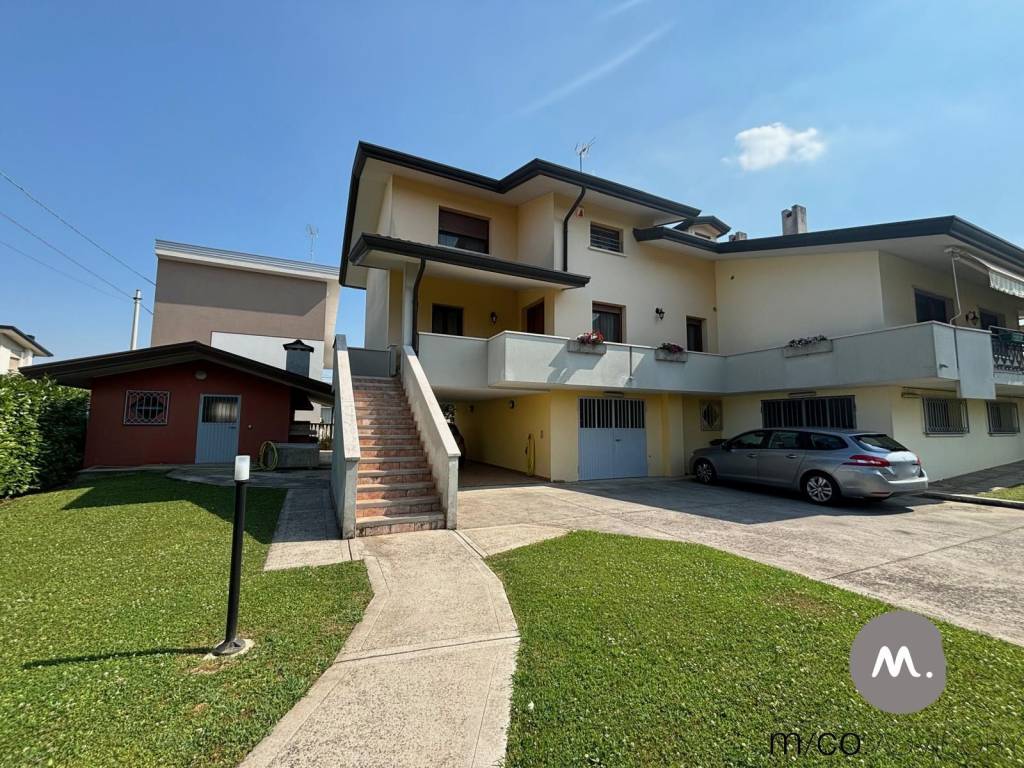 Villa a Azzano decimo in Via Alessandro Manzoni, 17 - Foto 4