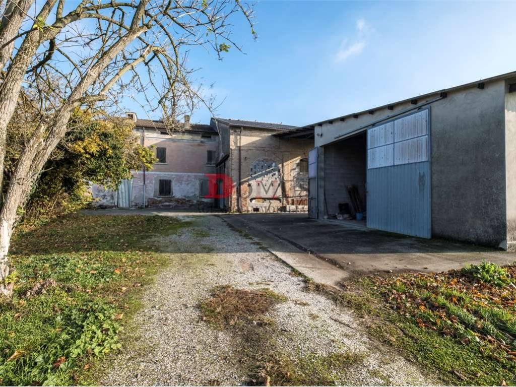 Rustico / casale a Quistello in Via Semeghini, 50 - Foto 2