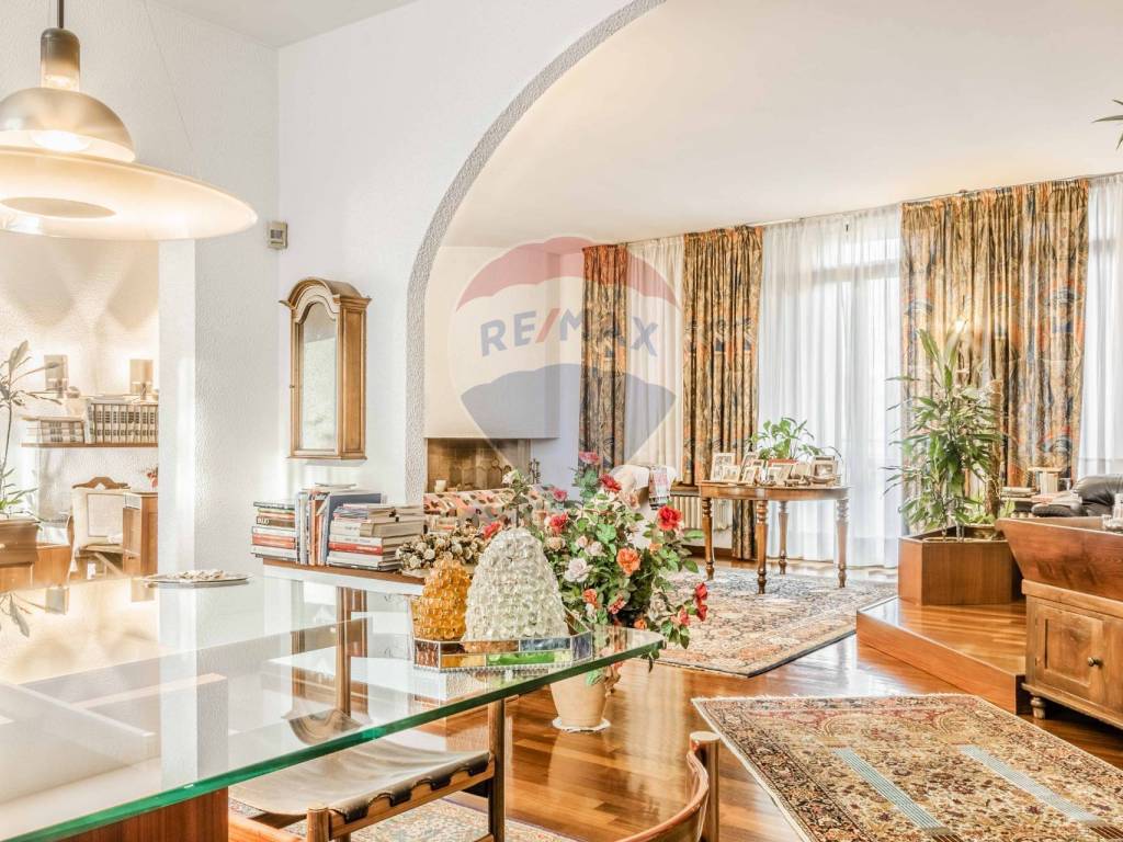 Villa a Casorate sempione in VIA BARACCA, 6 - Foto 2