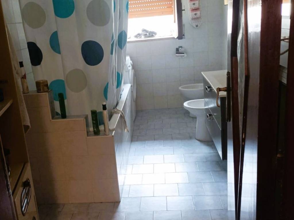 Appartamento a Mondragone in Via Duca degli Abruzzi - Foto 5