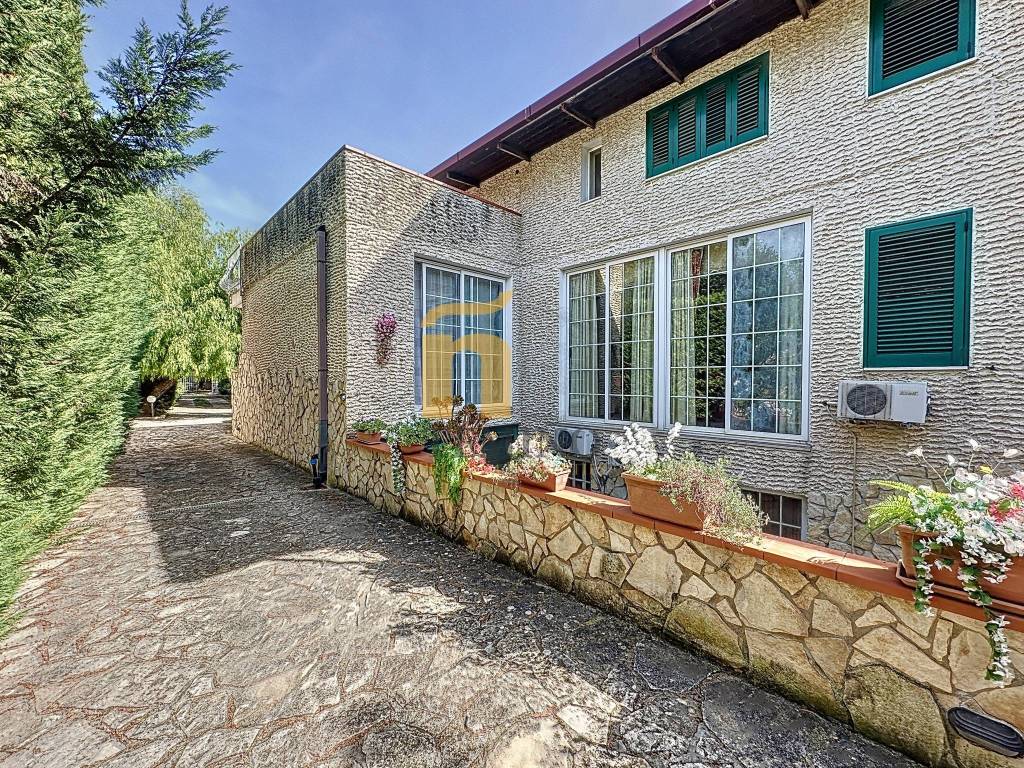 Villa a Lecce in Via Aldo Piccinno - Foto 5