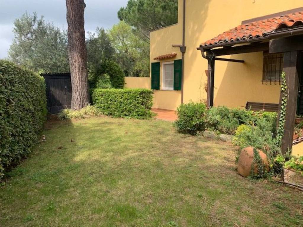 Appartamento a Finale ligure in Via Flavio Gioia, 5 - Foto 2