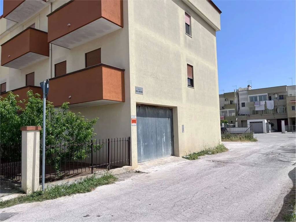 Box / garage a Francavilla fontana in Via Vitaliano Bilotta, 30 - Foto 2