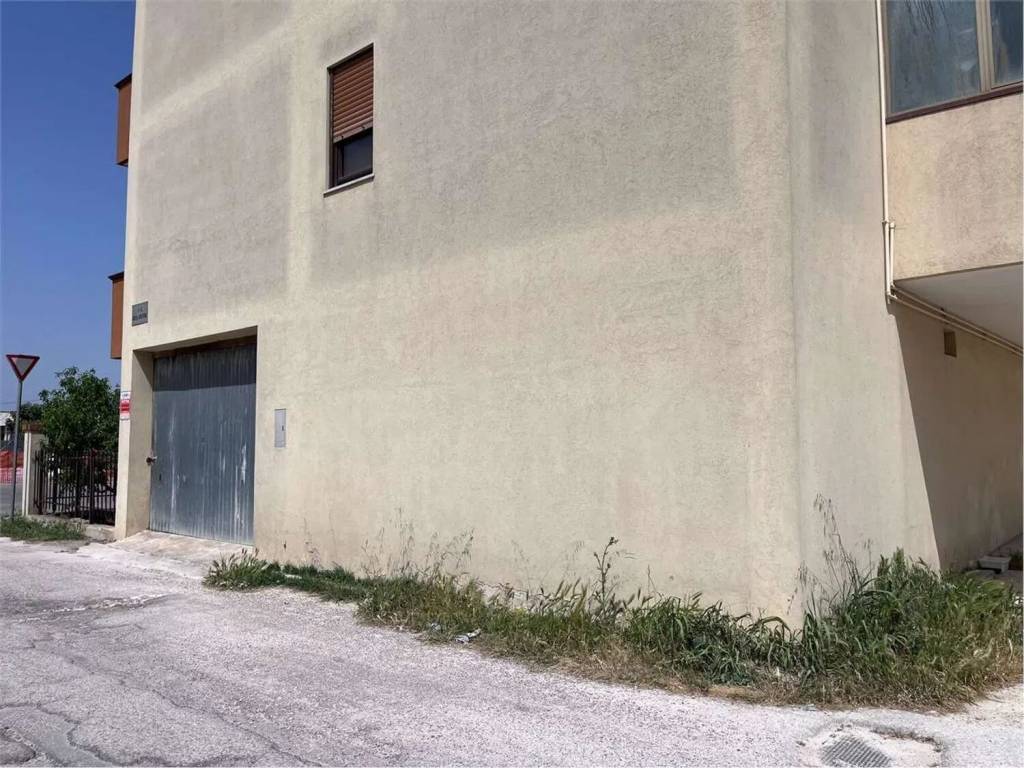 Box / garage a Francavilla fontana in Via Vitaliano Bilotta, 30 - Foto 4
