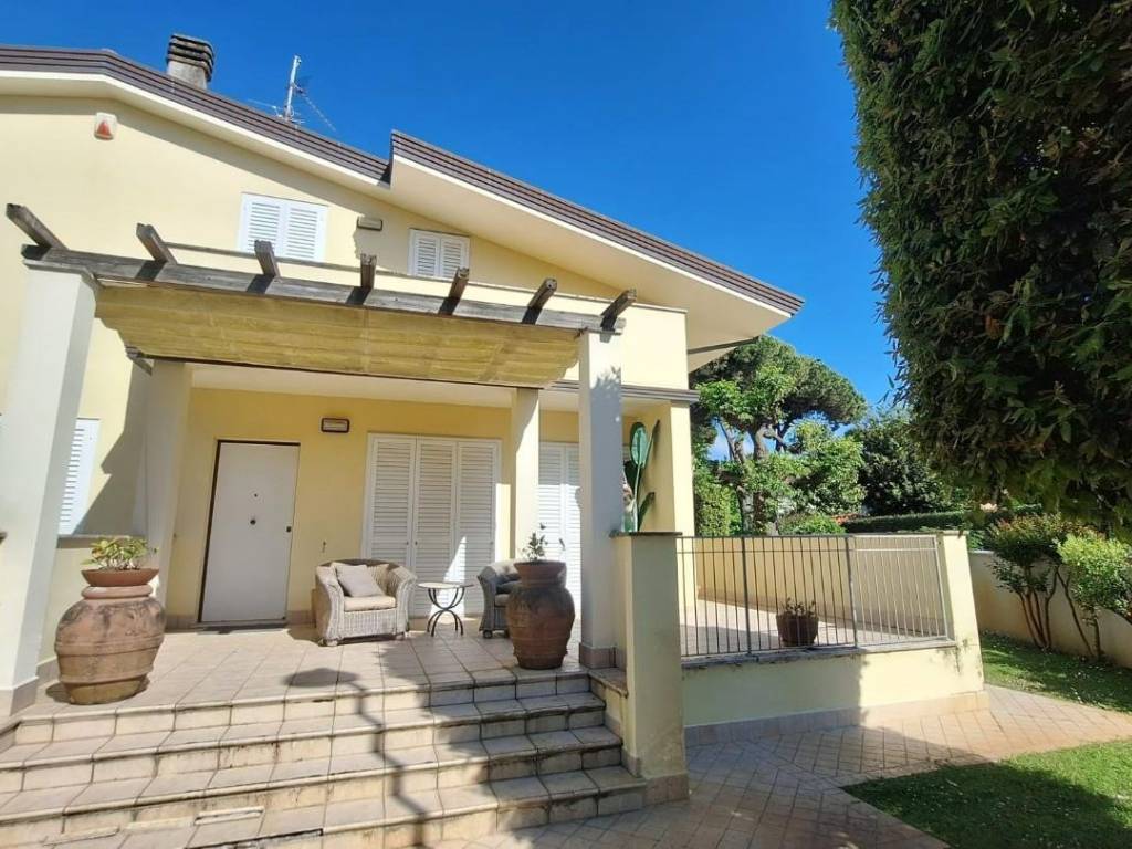 Villa a Camaiore in Via Sergio Bernardini - Foto 2