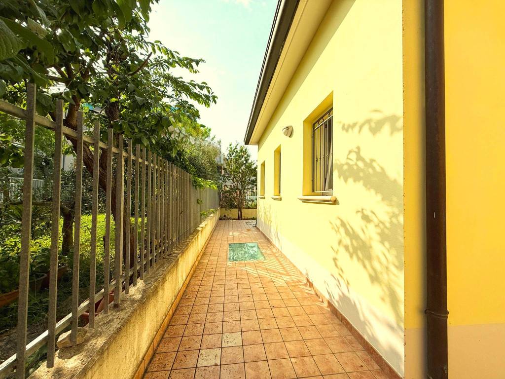 Villa a Cattolica in Viale Andrea Costa - Foto 3