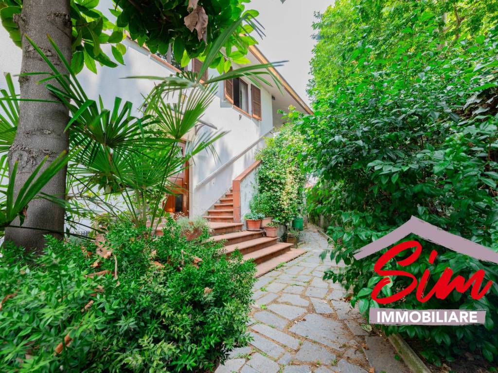 Villa a Novara in Via Nino Oxilia, 21 - Foto 2