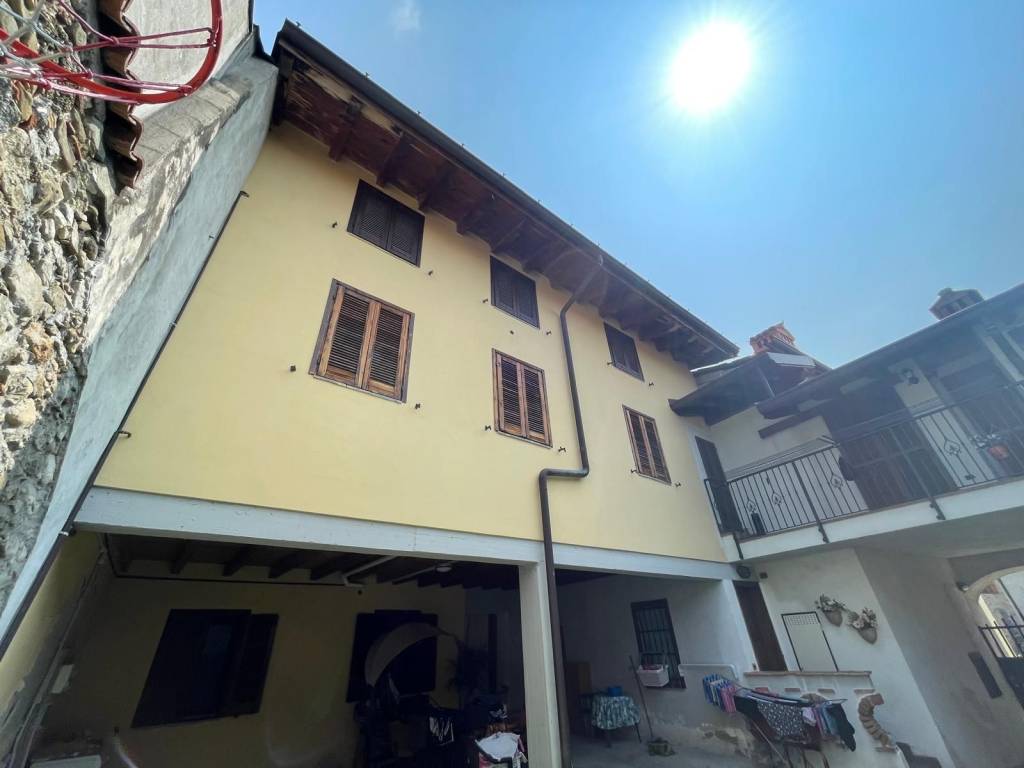 Appartamento a Molteno in Via Vittorio Veneto - Foto 2