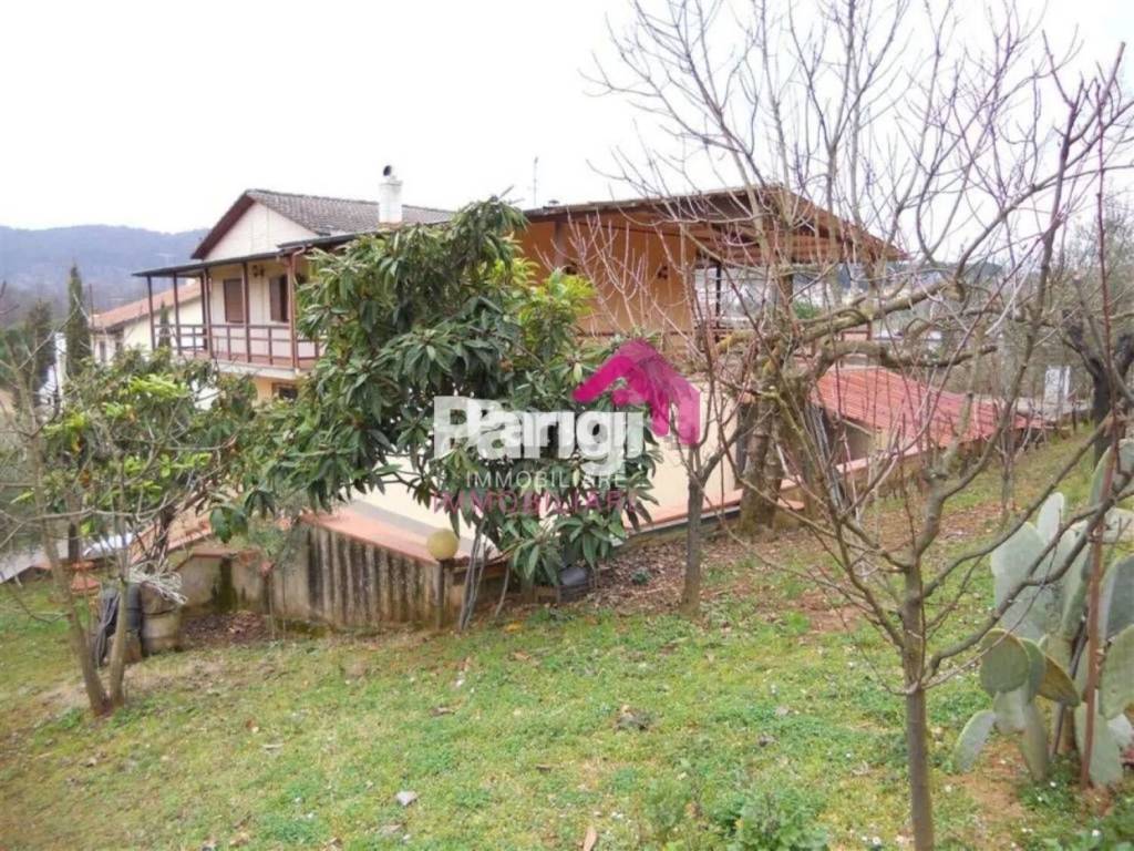 Villa a Carmignano in Piazza Cesare Battisti - Foto 2