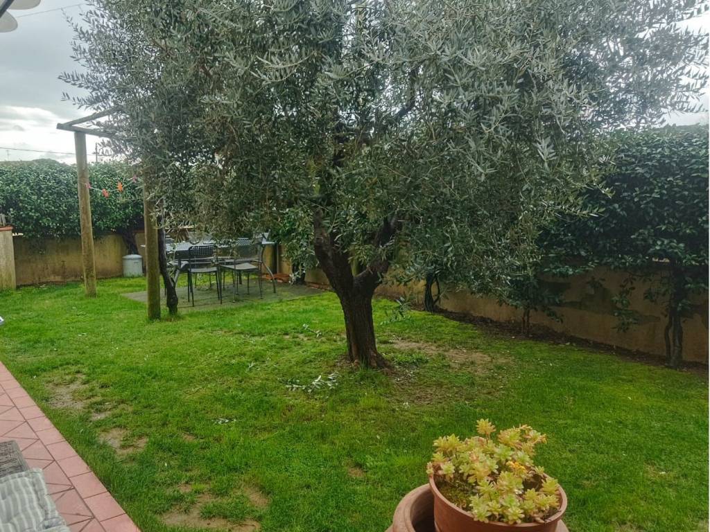 Casa indipendente a Pistoia in Via Provinciale Lucchese - Foto 2