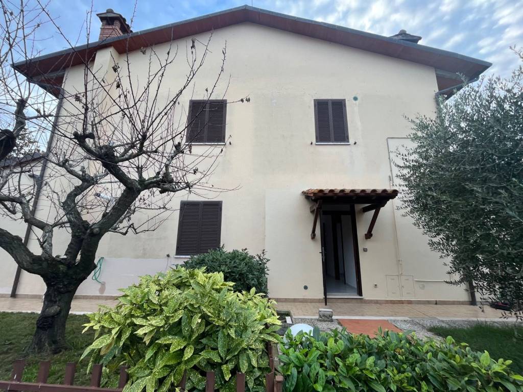 Appartamento a Castiglione del lago in Via Sansepolcro - Foto 3