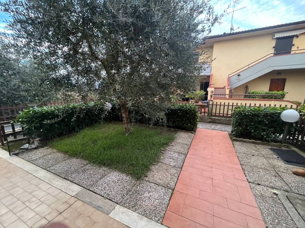 Appartamento a Castiglione del lago in Via Sansepolcro - Foto 5