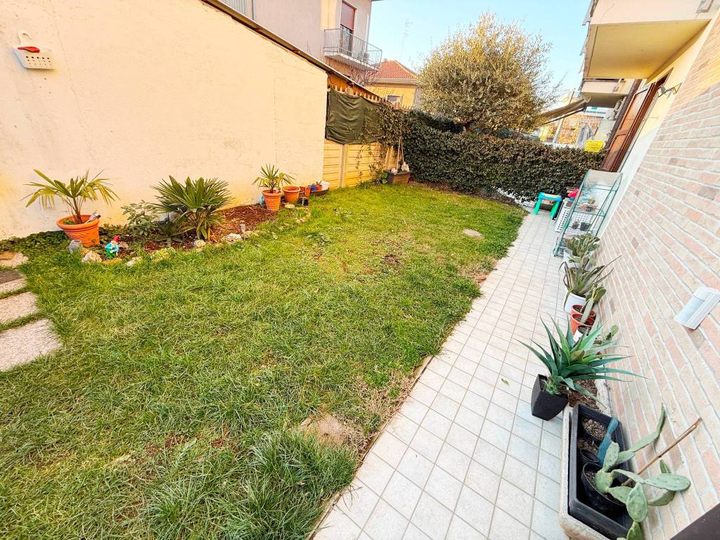 Appartamento a Gorla minore in Via Santa Chiara - Foto 5