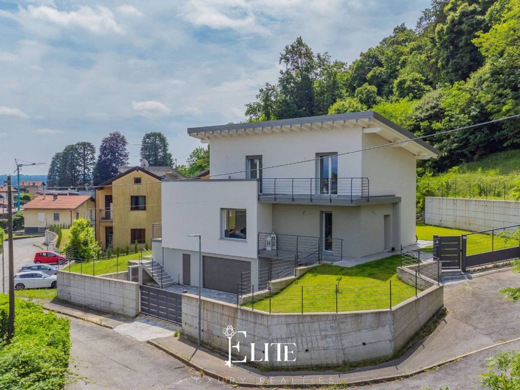 Villa a Dormelletto in Via Fratelli John e Robert Kennedy - Foto 2