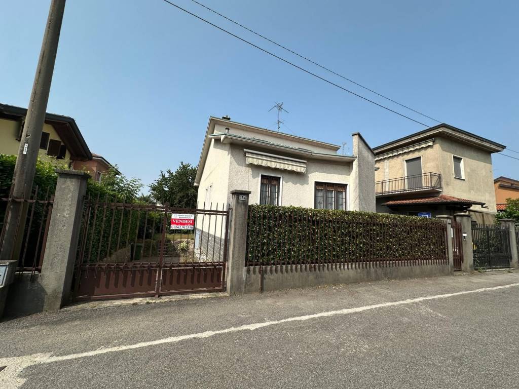 Villa a Carate brianza in Via Cernaia, 17 - Foto 2