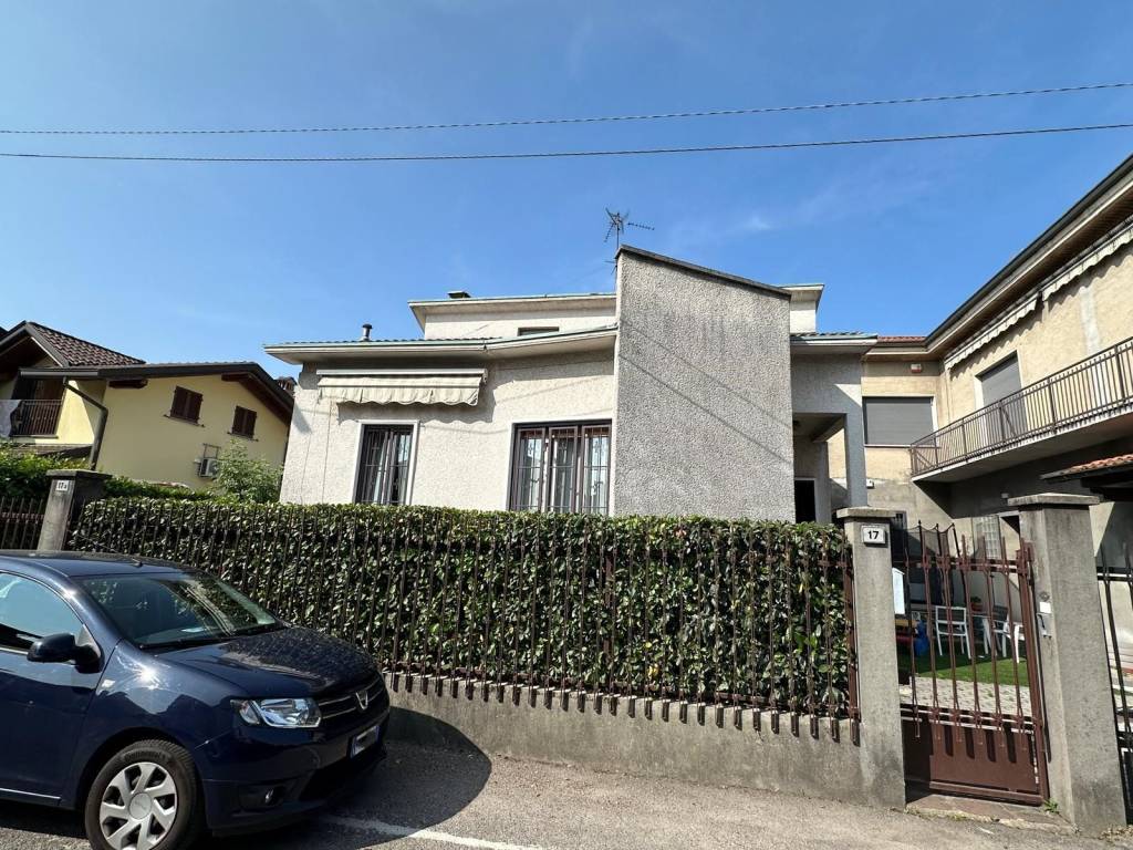 Villa a Carate brianza in Via Cernaia, 17 - Foto 4