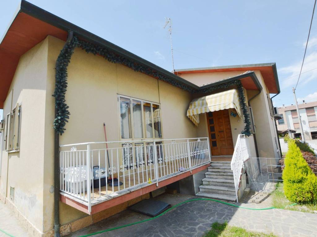 Casa indipendente a Crespino in Via Trieste, 14 - Foto 2