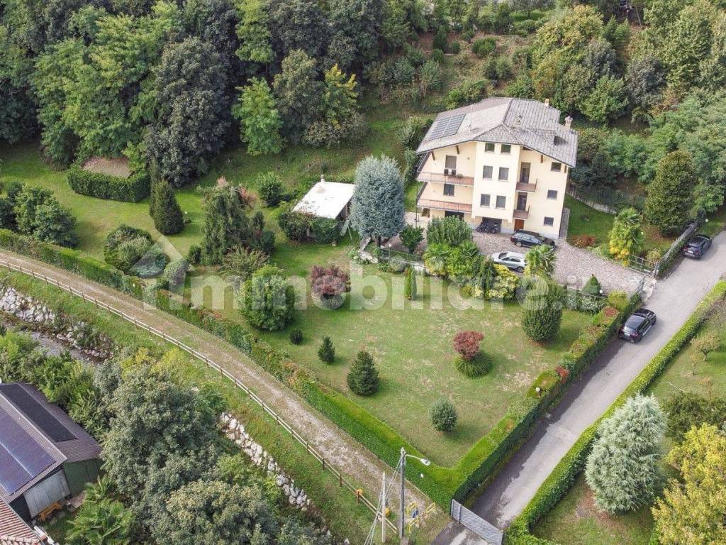 Villa a Merate in Via Don Cesare Cazzaniga, 6 - Foto 2