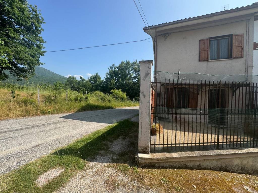 Casa indipendente a Carsoli in Via di Villaromana - Foto 2